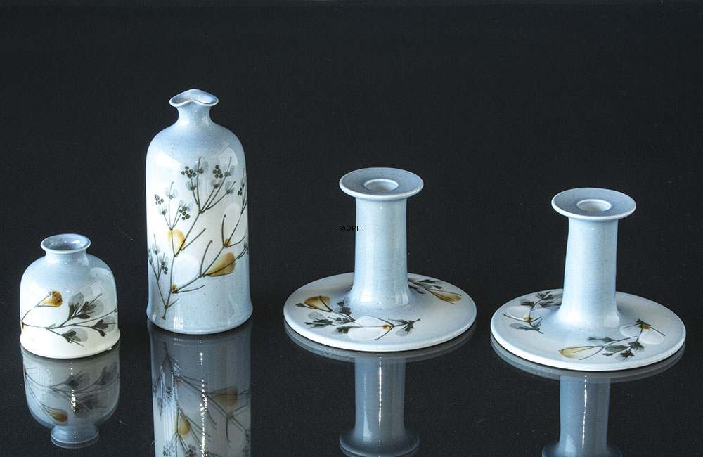 Vase mit Blumen und Zweigen, Royal Copenhagen Nr. 967-3846