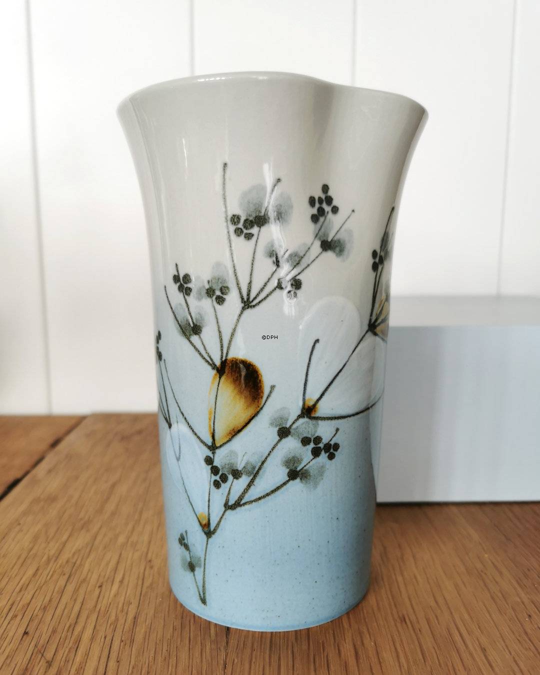 Vase mit Blumen und Zweigen, Royal Copenhagen Nr. 967-3873