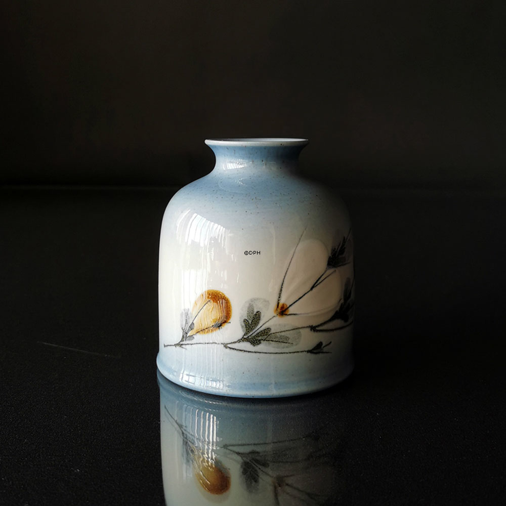 Vase mit Blumen und Zweigen, Royal Copenhagen Nr. 967-3891