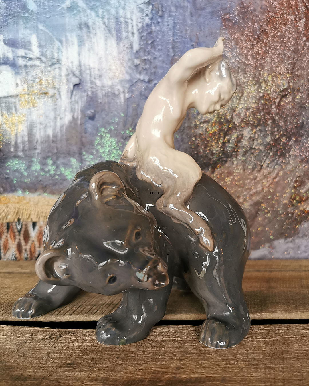 Satyr mit Bär, Royal Copenhagen Figur NR. 976 (sjælden) Fehler/Reparatur an einer Vorderpfote.