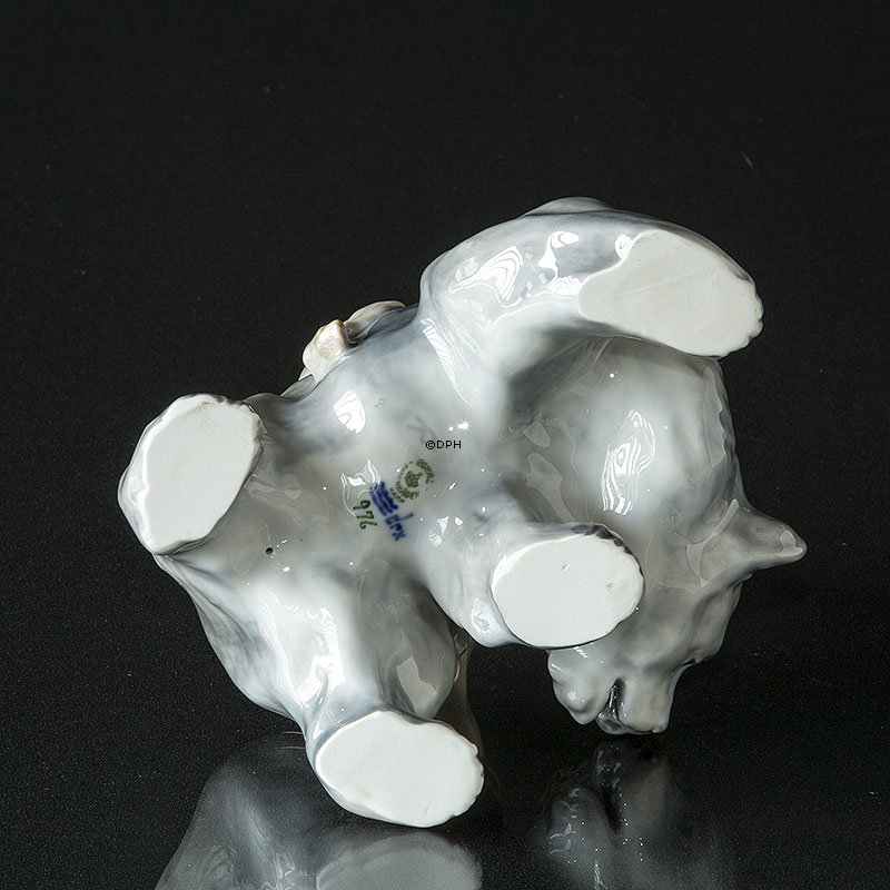 Satyr mit Bär, Royal Copenhagen Figur NR. 976 (sjælden) Fehler/Reparatur an einer Vorderpfote.