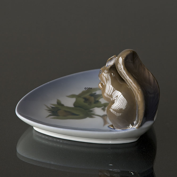 Eichhörnchen auf Schale Royal Copenhagen Nr. 981