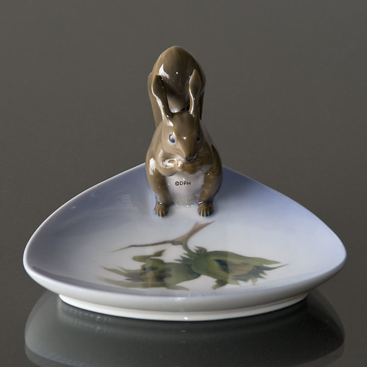 Eichhörnchen auf Schale Royal Copenhagen Nr. 981