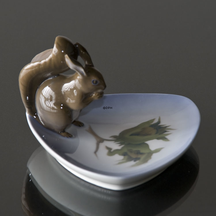 Eichhörnchen auf Schale Royal Copenhagen Nr. 981