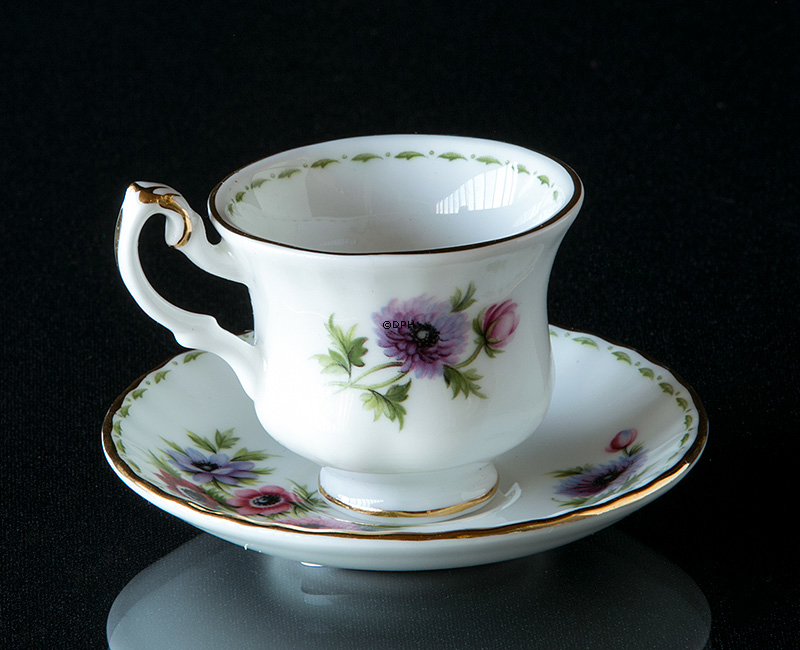 Royal Albert Minimonatstasse mit Blumen März Anemonen  (Tasse Ø4,5 cm, Untertasse Ø 7,3 cm)