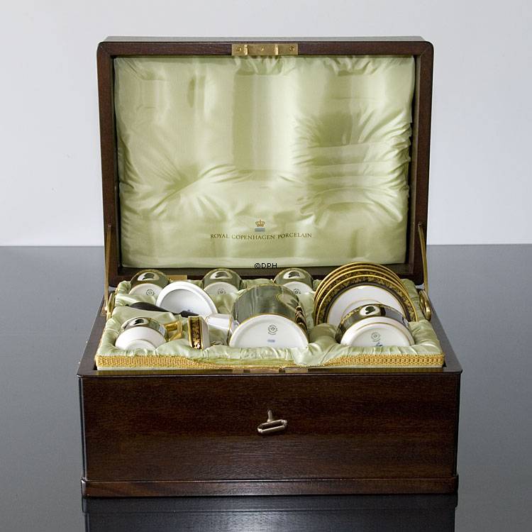 Koloniekaffeegeschirr in Mahagonimöbel Zweihundertjahre der US-Unabhängigkeit