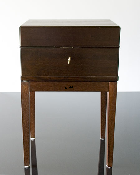 Koloniekaffeegeschirr in Mahagonimöbel Zweihundertjahre der US-Unabhängigkeit