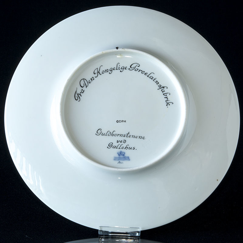 Royal Copenhagen Zierteller mit den Goldhörnersteinen von Gallehus