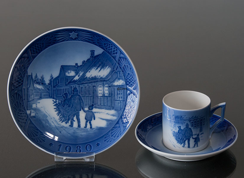 1980 Royal Copenhagen Weihnachtstasse, den Weihnachtsbaum nach Hause bringen