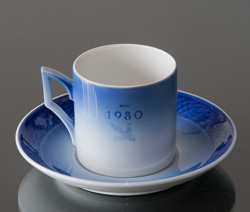 1980 Royal Copenhagen Weihnachtstasse, den Weihnachtsbaum nach Hause bringen
