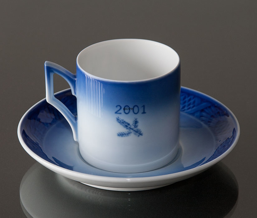 2001 Royal Copenhagen Weihnachtstasse, die Vögel beobachten