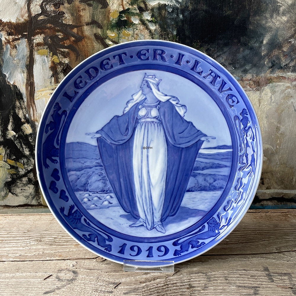 119 Royal Copenhagen Gedenkteller, LEDET ER I LAVE 1919. (Der Zaun ist wiederhergestellt)