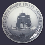 1926, Royal Copenhagen Gedenkteller, FOLKETS GAMLE MINDER FOLKET SAMMEN BINDER (Die Geschichte einer Nation bindet ihre Leute zusammen)