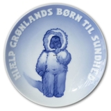 1931 Royal Copenhagen Gedenkteller, Grönlandsteller, HJÆLP GRØNLANDS BØRN TIL SUNDHED (Hilfe Grönlands Kinder zu einer besseren Gesundheit)
