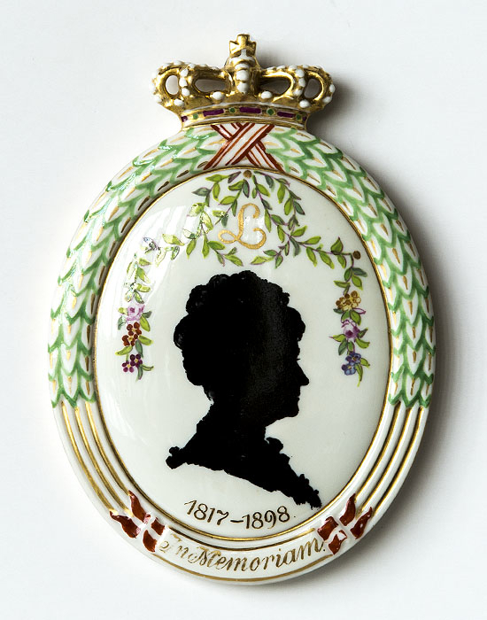 1926 Royal Copenhagen Teller, Silhouette der Königin Louise 1817-1998