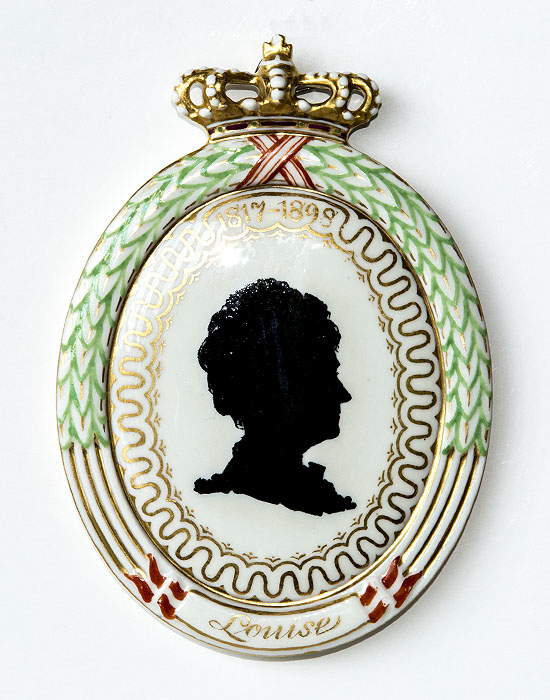 1926 Royal Copenhagen Teller, Silhouette der Königin Louise 1817-1998