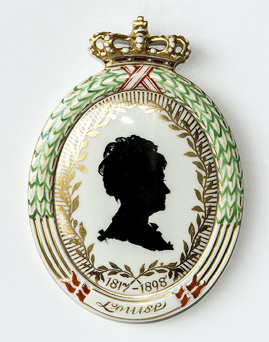1926 Royal Copenhagen Teller, Silhouette der Königin Louise 1817-1998