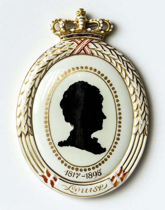 1926 Royal Copenhagen Teller, Silhouette der Königin Louise 1817-1998