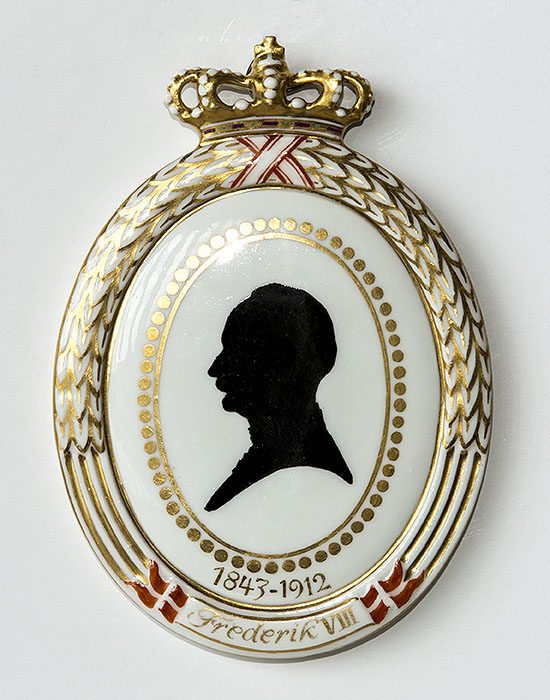 1912 Royal Copenhagen Silhouette Teller mit König Frederik VIII. 1843-1912