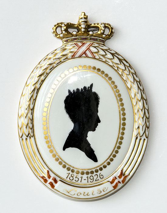1926 Royal Copenhagen Teller, Silhouette der Königin Louise 1851-1926