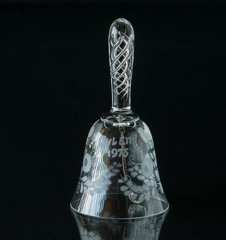 Glasglocke 1975, klein