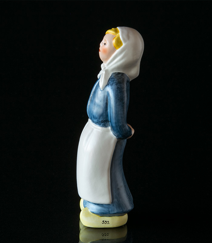 Goebel Hummel Figur Mädchen mit Holzschuhen von Lars Pagfeldt