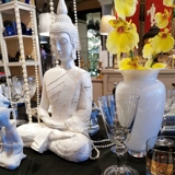 Buddha sitzend in Meditation Dhyana Mudra, Weiß Polyresin