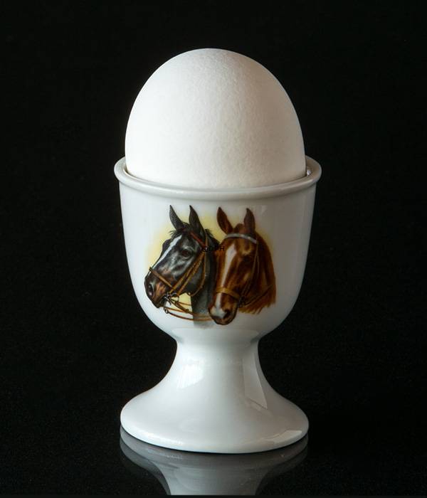 Strömgarden Eierbecher mit Pferdeköpfen, braun und schwarz