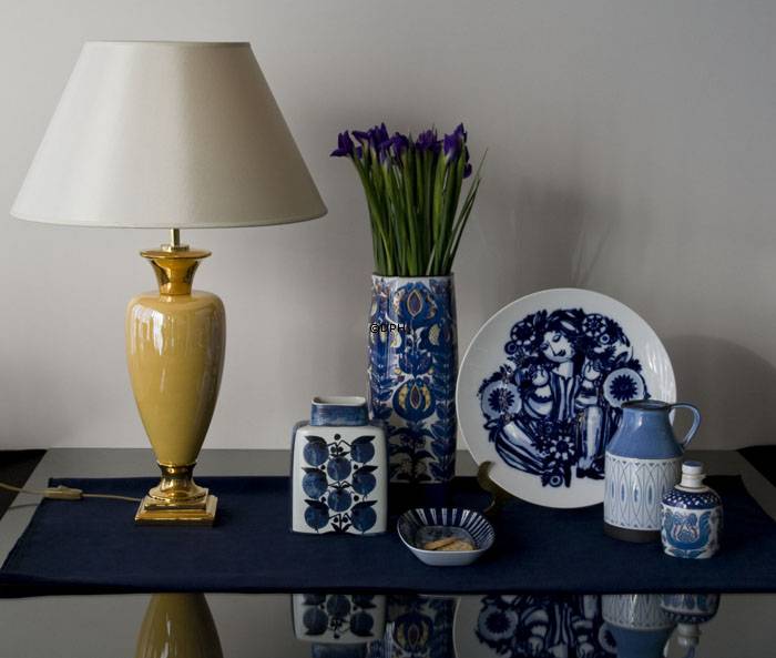 Vase Fayence mit Abstraktem Motiv in Blau, Ausführung Royal Copenhagen Nr. 233-3101