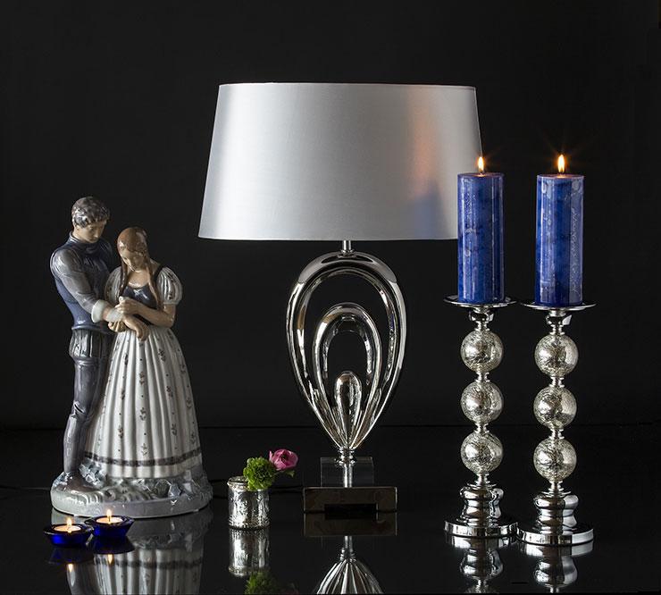 Wohnkultur mit Lampen und Schirmen