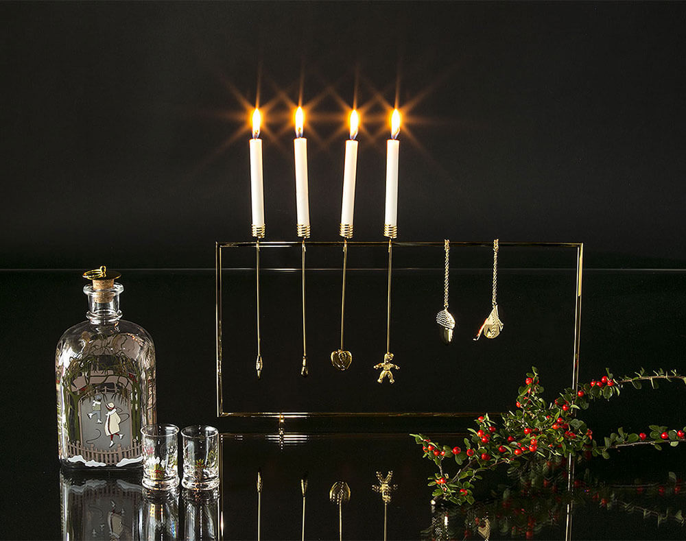 Georg Jensen Weihnachtsdisplay mit Kerzenhaltern, Weihnachtsschmuck und Weihnachtsflasche von Holmegaard