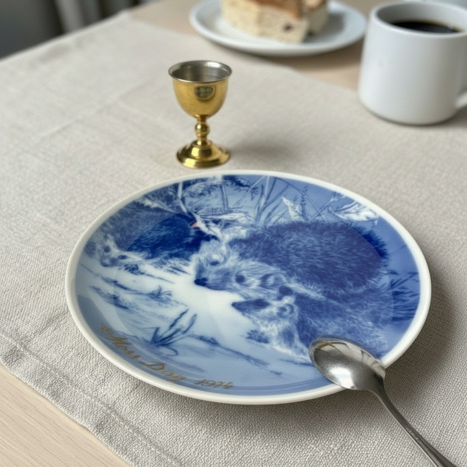 Royal Tettau Muttertagsplatte 1974 Muttertag Igel auf dem Kaffeetisch