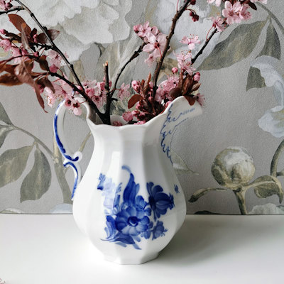 Royal Copenhagen, Blaa Blomst, Kantige Sahne- oder Milchkanne Nr. 10/8520