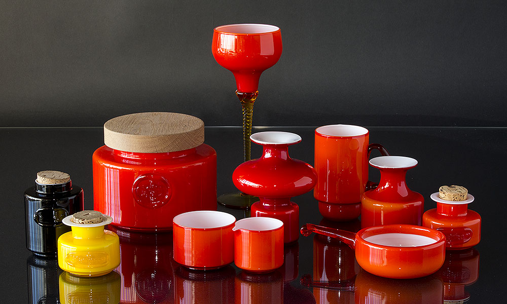 Holmegaard Glas ist eine offensichtliche Möglichkeit, farbige Vasen und Schalen in Ihre Retro-Einrichtung zu bringen