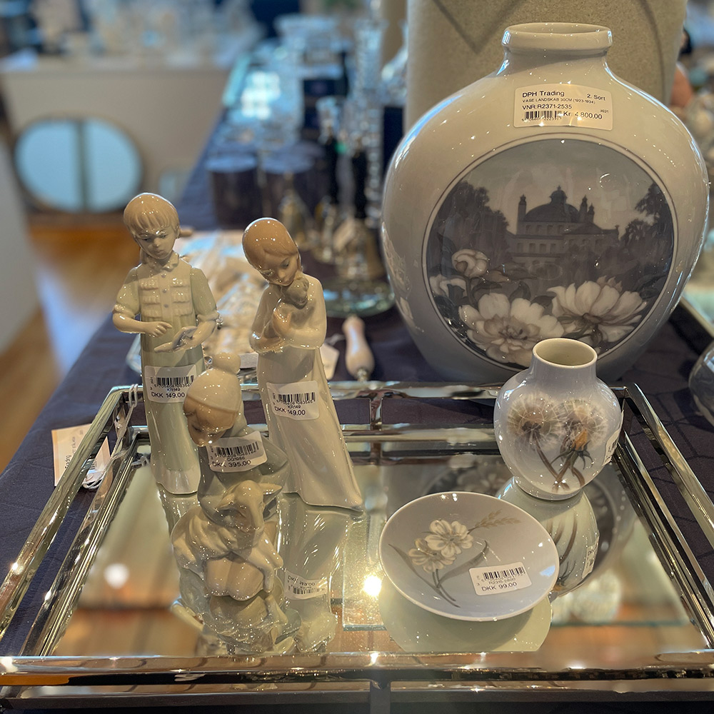 Porcelain Figurines on a mirror tray at DPH Trading