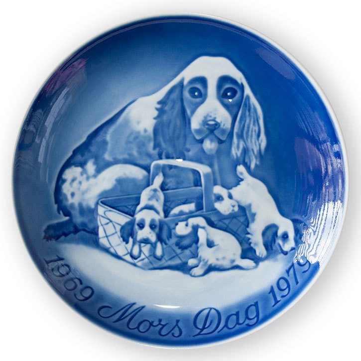 Bing & Gröndahl Muttertags-Jubiläumsplatte 1979 mit Cocker Spaniel und Welpen