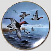 W. S. George mit Tieren und Vögeln