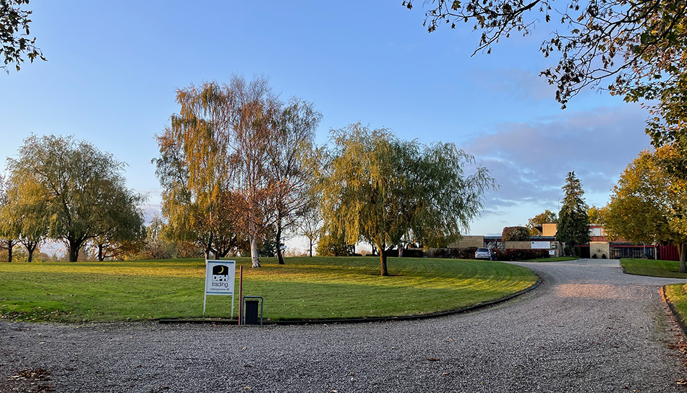 Es gibt gute Parkmöglichkeiten, wenn Sie unser Geschäft in Odense N besuchen