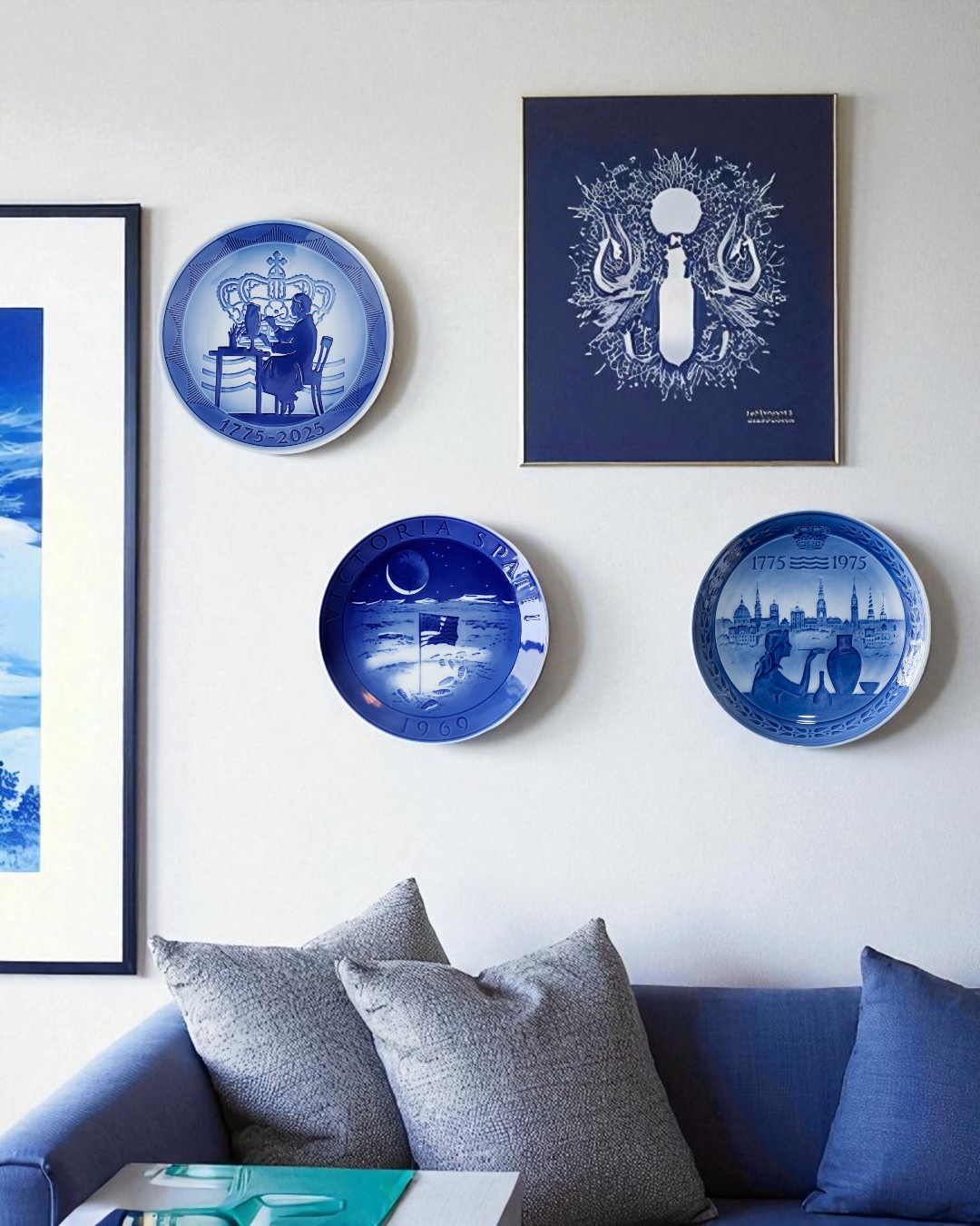 Royal Copenhagen Jubiläumsteller zwischen Kunst an der Wand