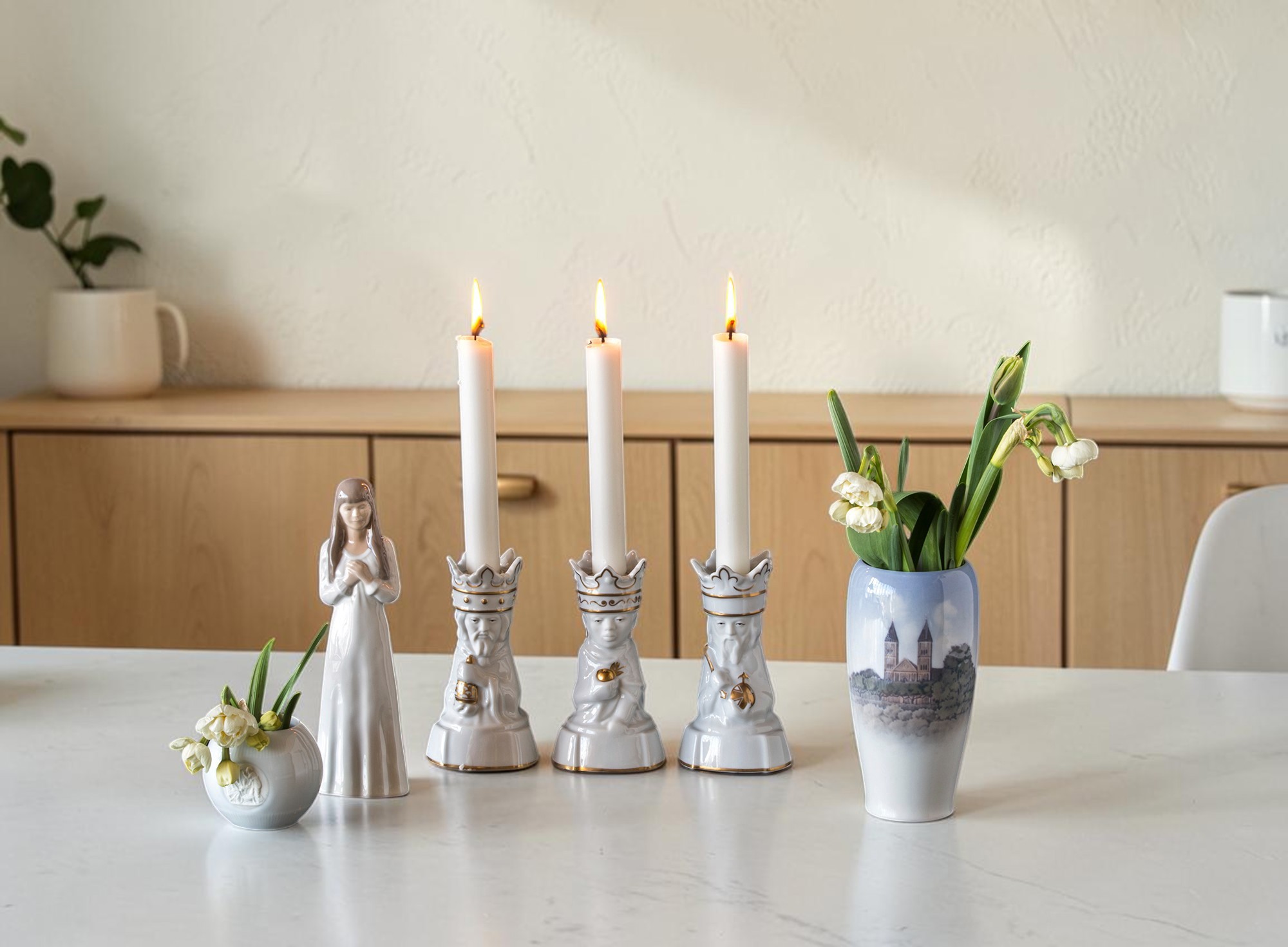 Heilige-Drei-Könige-Kerzenhalter in modernem Zuhause