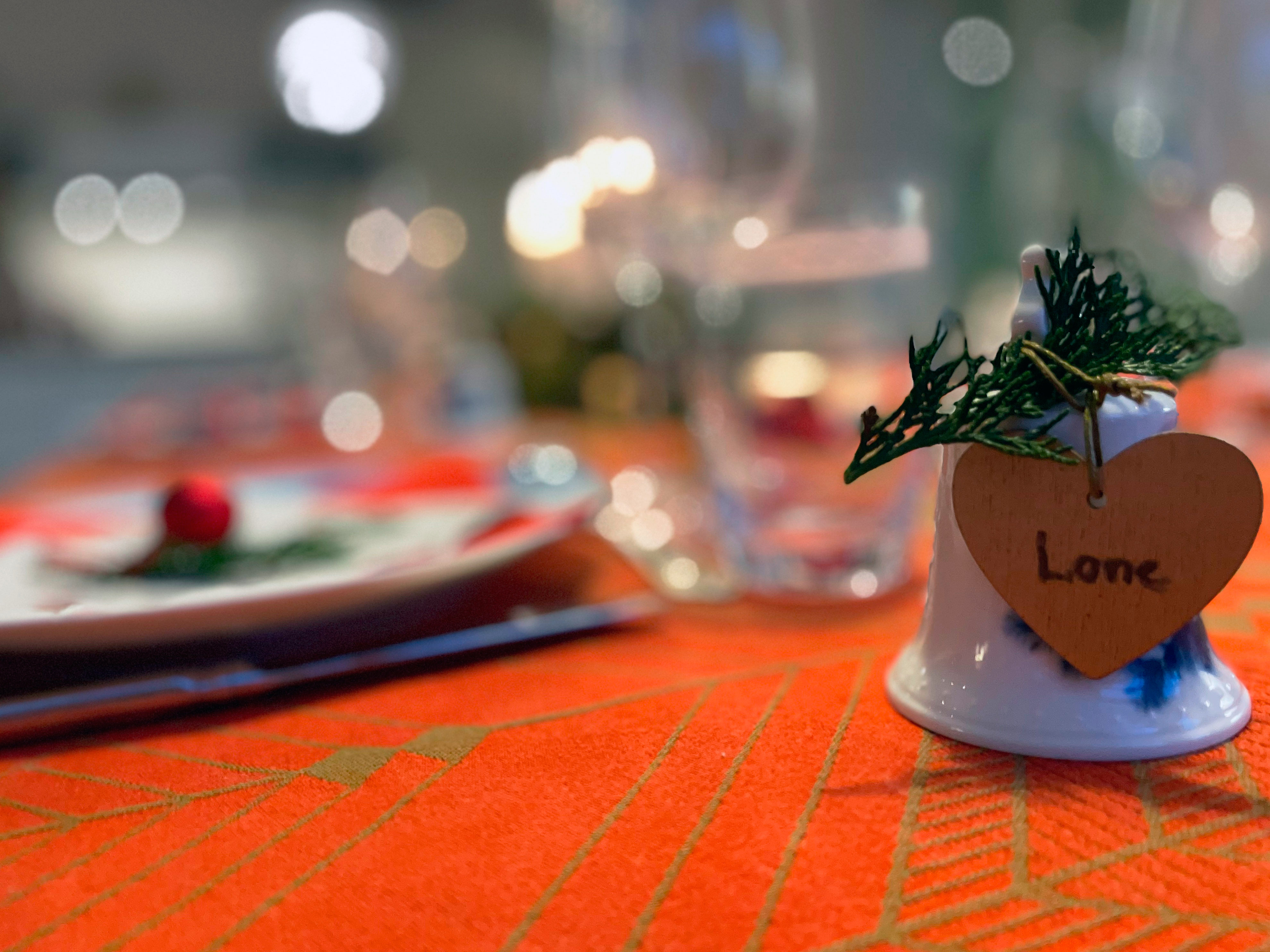 Die Tettau Weihnachtsglocken können als kreative Tischkarten verwendet werden.