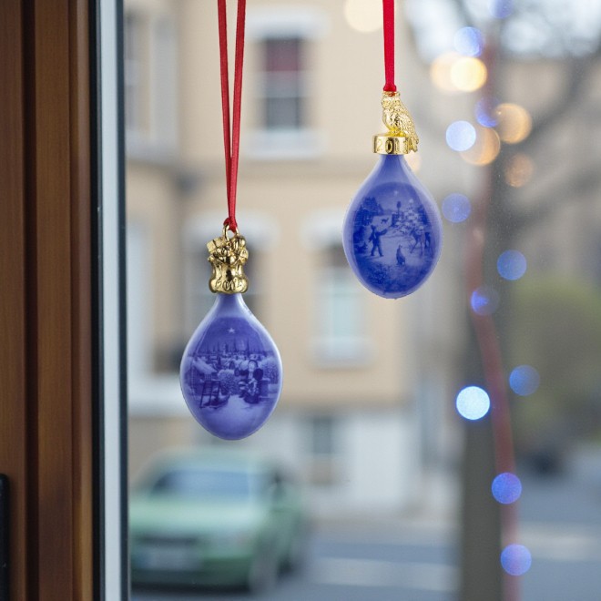 Bing & Gröndahl Tropfen, Weihnachtsdekoration im Fenster.