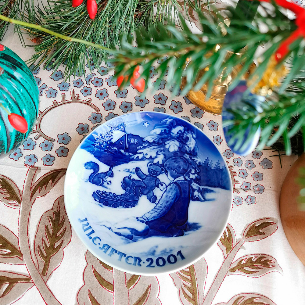 Im Schnee spielen 2001, Bing & Groendahl Weihnachtsteller