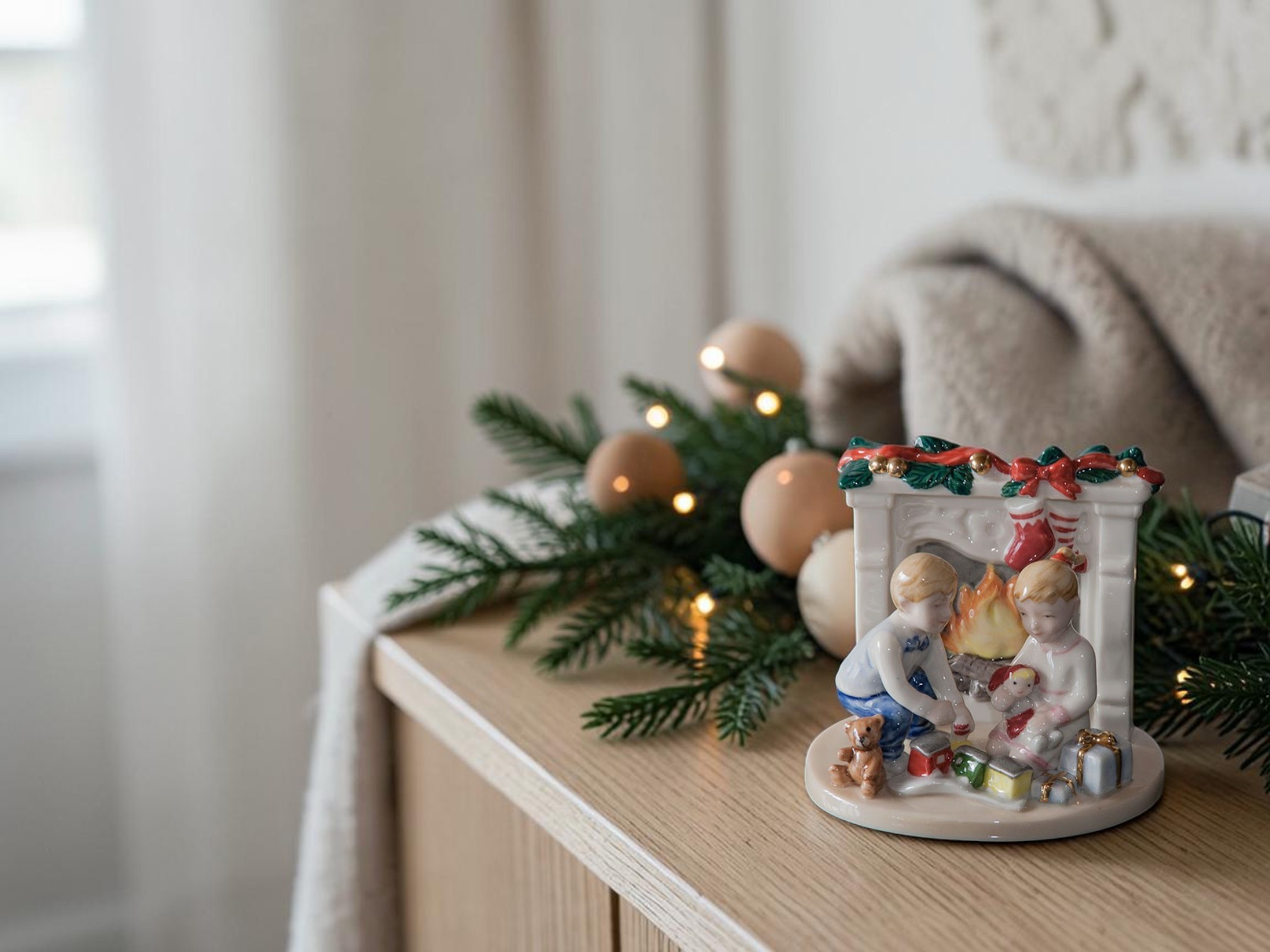 Royal Copenhagen Clara und Peter am Kamin als Weihnachtsdeko